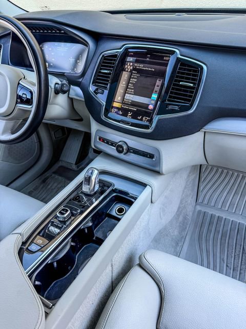 Used 2016 Volvo XC90 T8 Momentum w/ Vision Package image 32