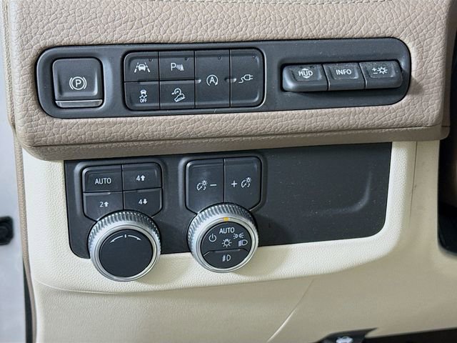 Used 2021 GMC Yukon Denali w/ Denali Premium Package image 10