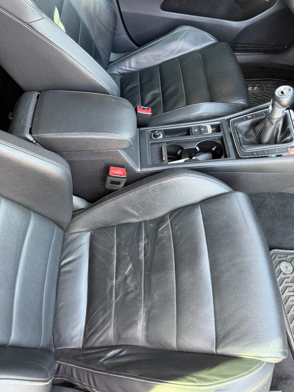 Used 2016 Volkswagen Golf R 4-Door image 3