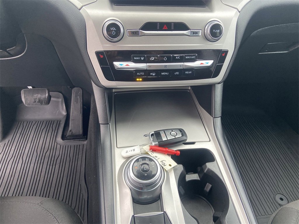 Used 2022 Ford Explorer XLT image 18