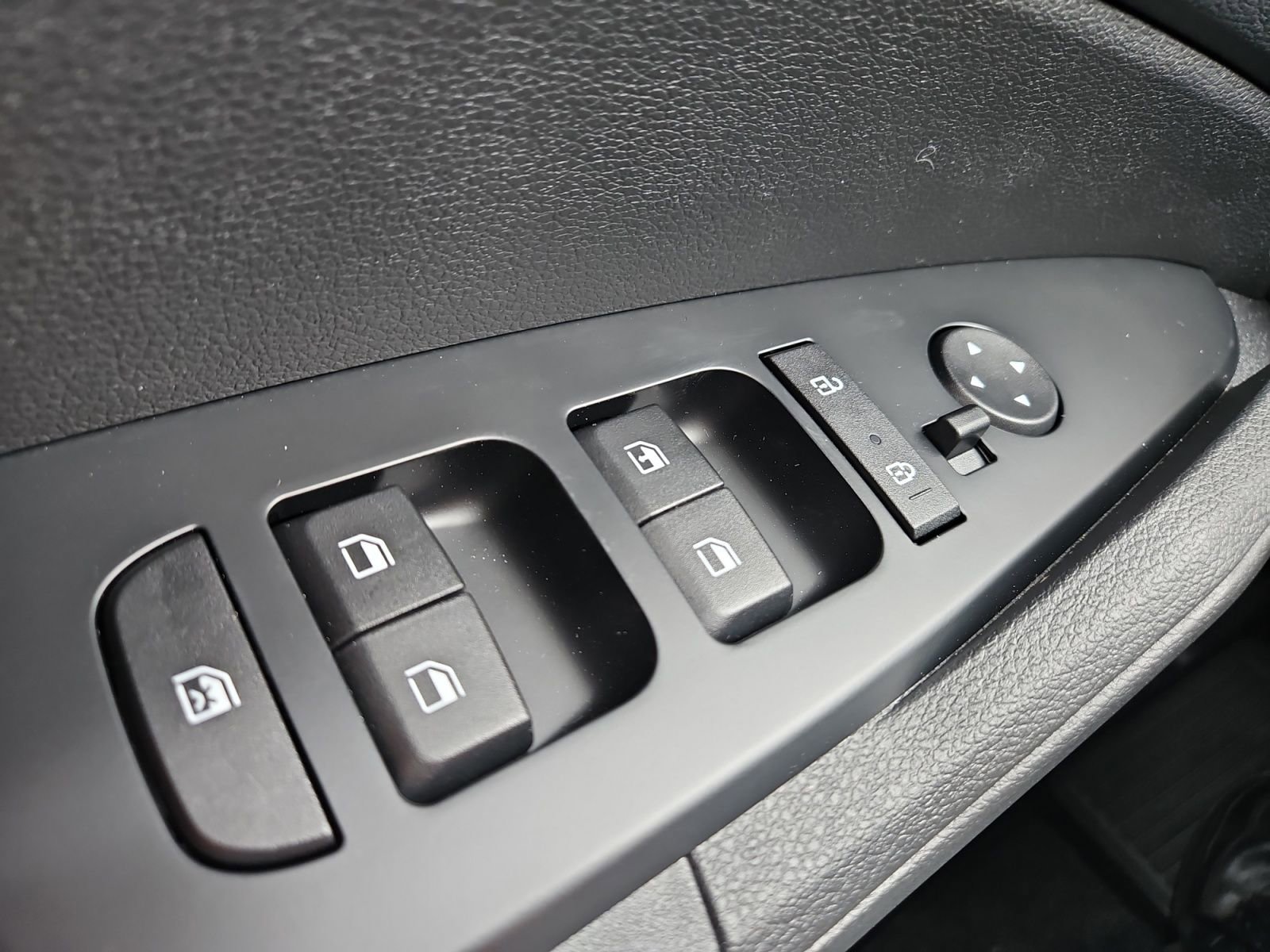 Used 2025 Kia Sportage LX image 21