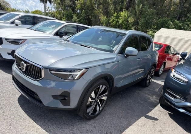 Certified 2023 Volvo XC40 B5 Plus w/ Protection Package Premier image 2