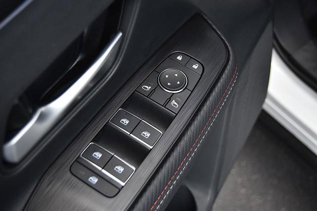 New 2025 Nissan Kicks SR image 9