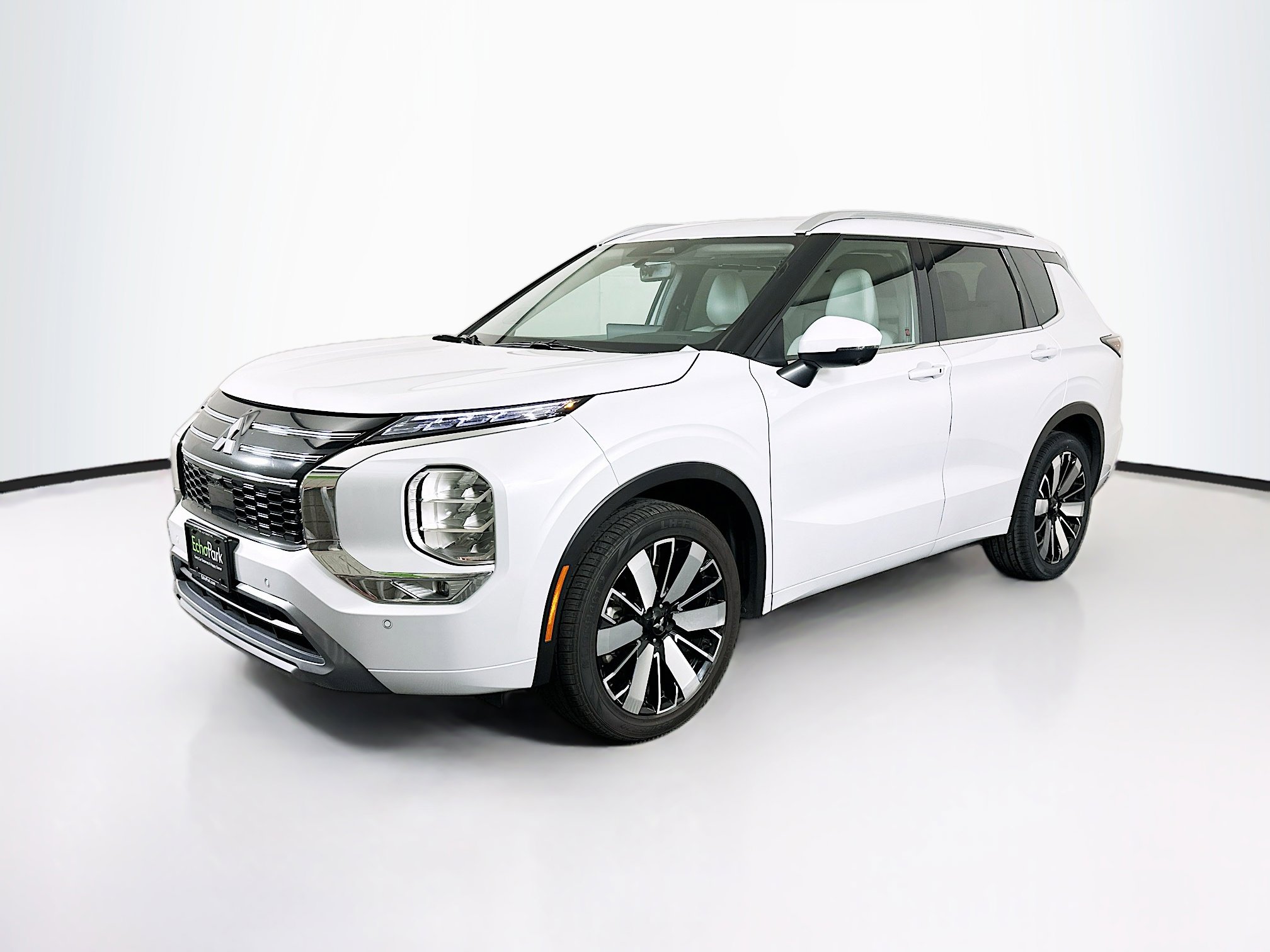 Used 2025 Mitsubishi Outlander SEL FWD image 3