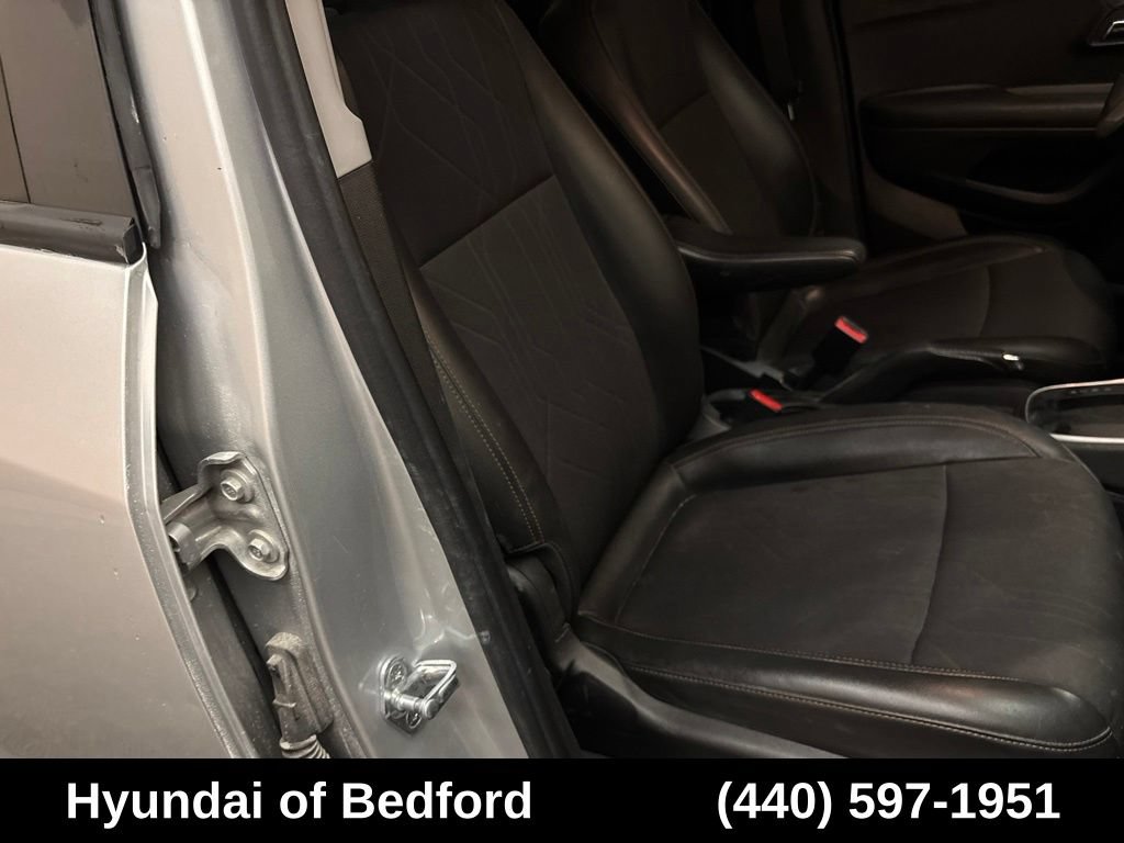 Used 2022 Chevrolet Trax LT w/ LT Convenience Package AWD/4WD image 21