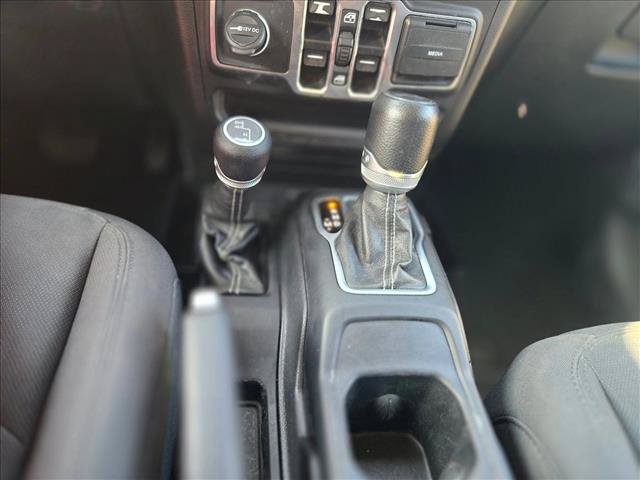 Used 2020 Jeep Wrangler Unlimited Sahara AWD/4WD image 21