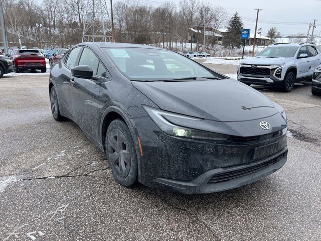 Used 2024 Toyota Prius LE image 2