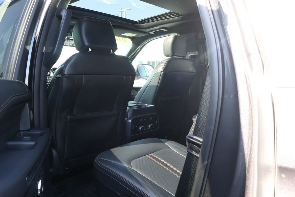 Used 2022 Ford Expedition Platinum AWD/4WD image 32