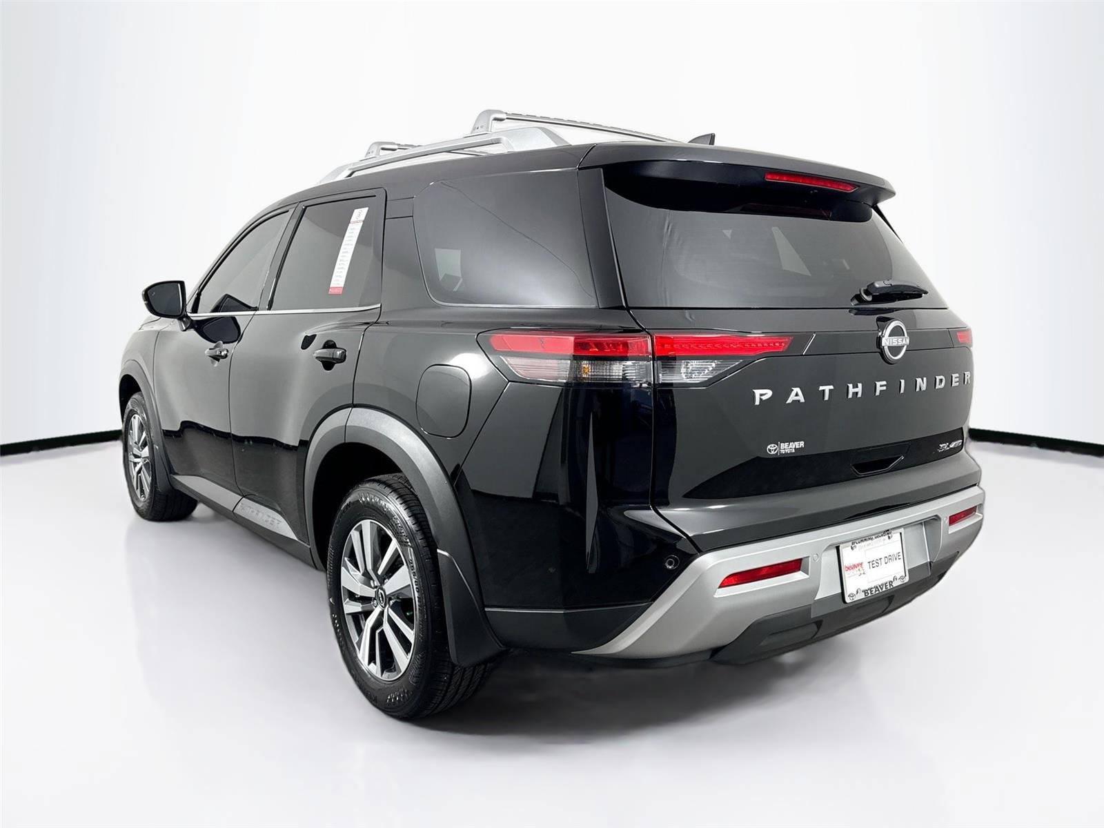 Used 2024 Nissan Pathfinder SL image 8