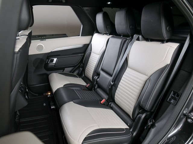 Used 2024 Land Rover Discovery Dynamic SE AWD/4WD image 5