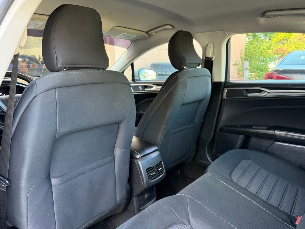 Used 2019 Ford Fusion SE FWD image 13