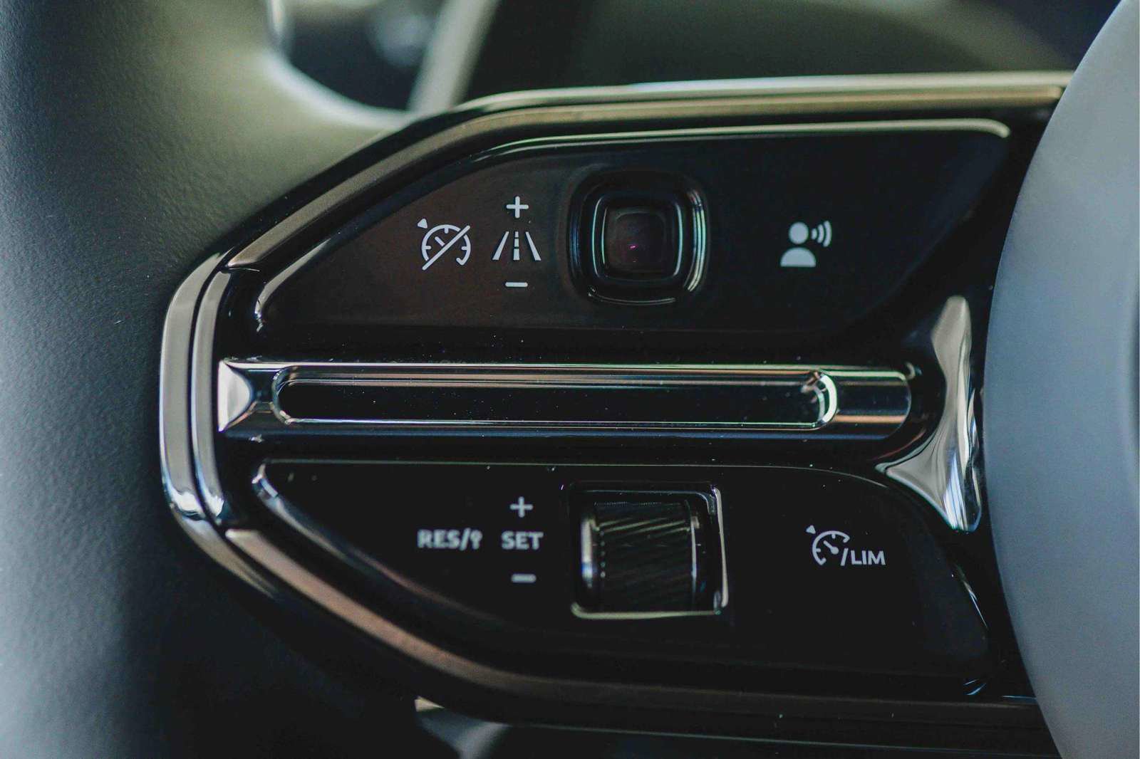 New 2025 Aston Martin DB12 Coupe image 39