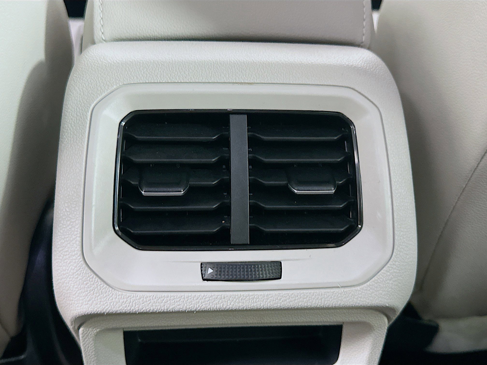 Used 2022 Volkswagen Tiguan SE image 26