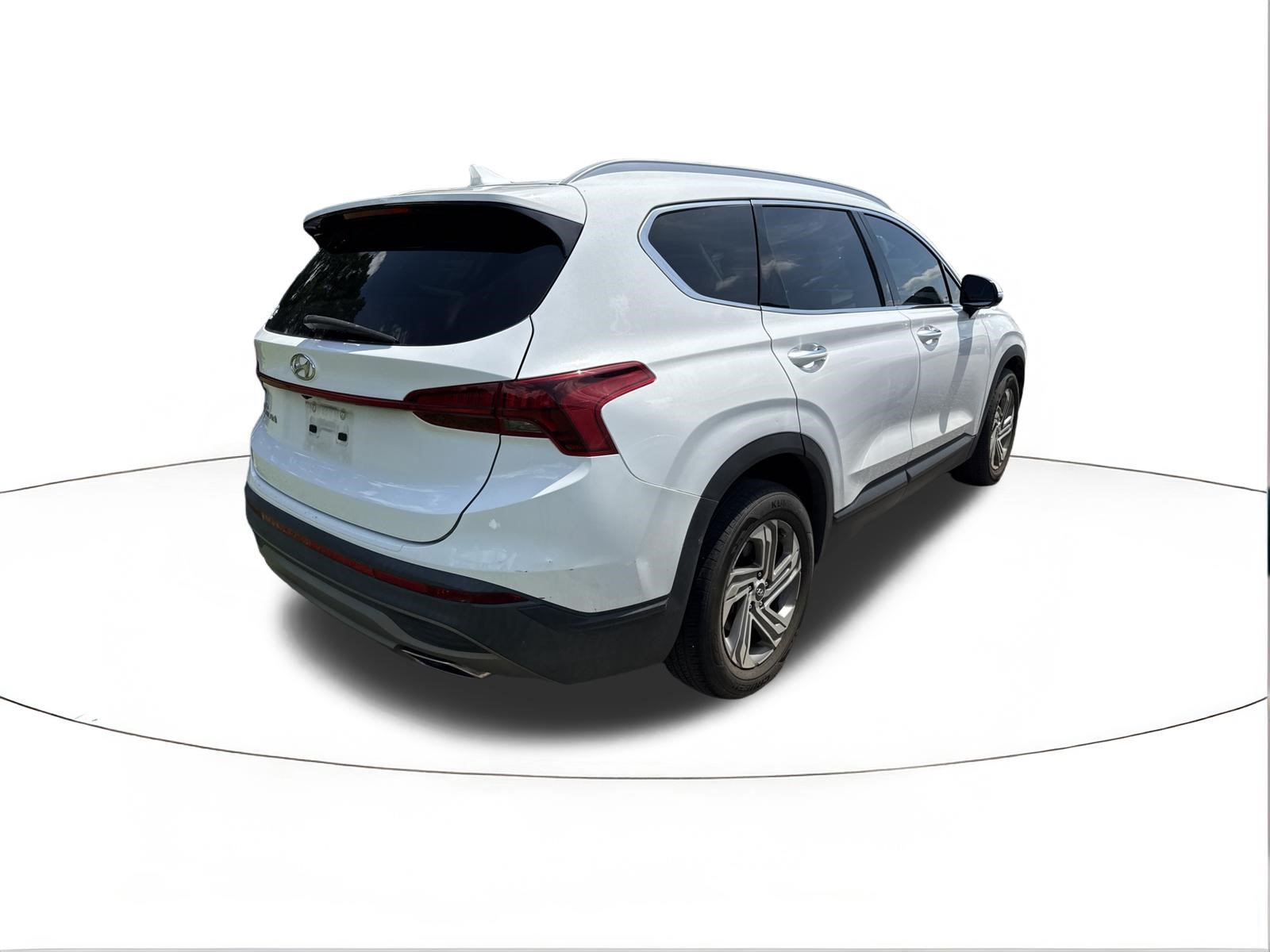 Used 2023 Hyundai Santa Fe SEL FWD image 2
