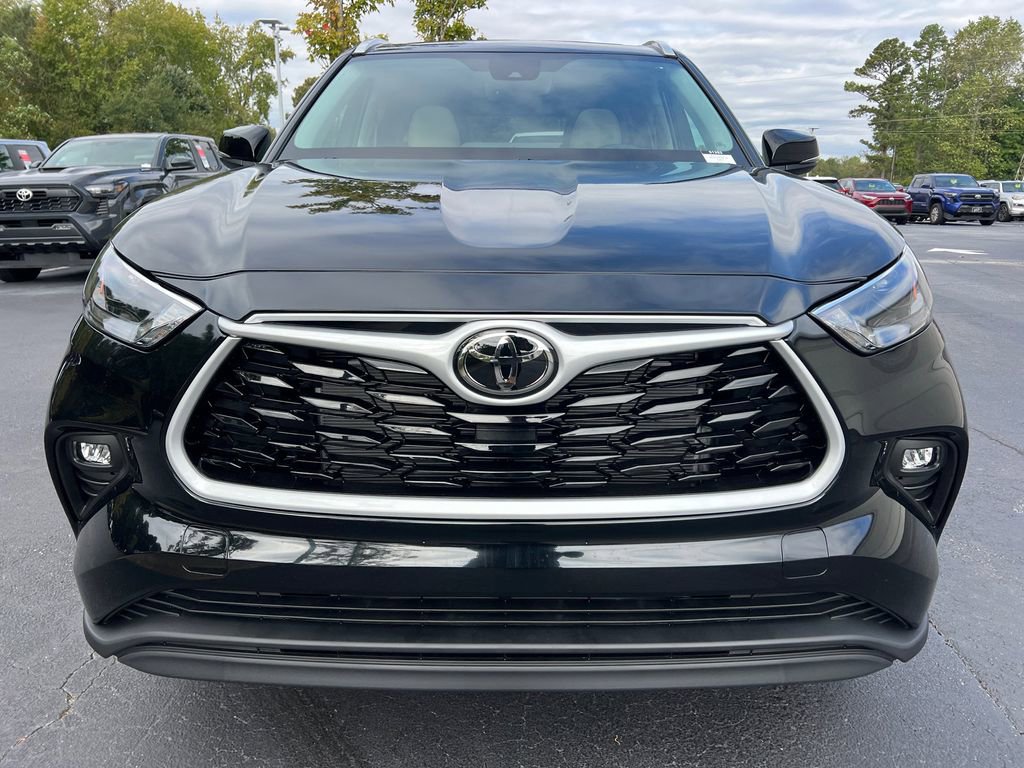 New 2025 Toyota Highlander XLE image 8
