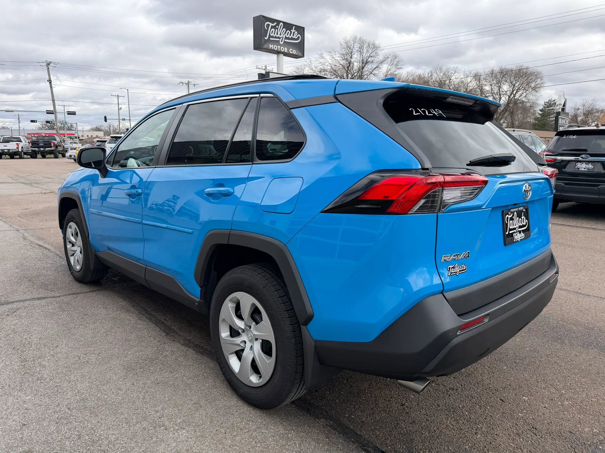 Used 2020 Toyota RAV4 LE w/ Carpet Mat Package image 5