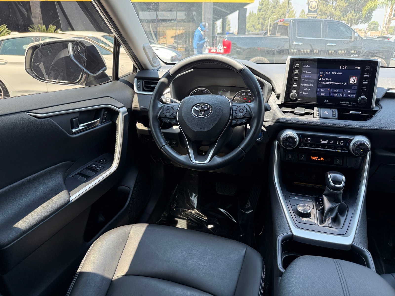 Used 2021 Toyota RAV4 XLE Premium image 22