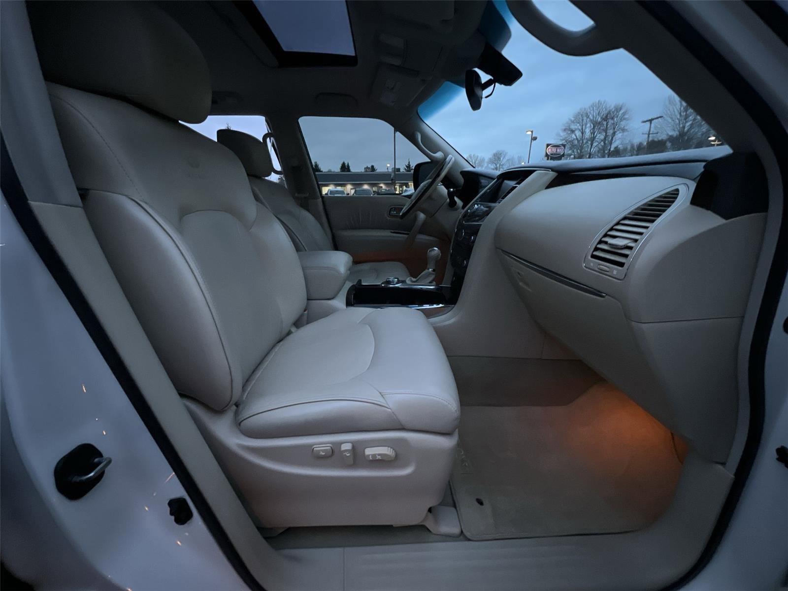 Used 2012 INFINITI QX56 4WD image 30