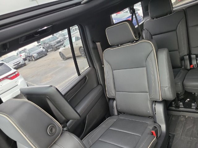 Used 2025 GMC Yukon XL Elevation w/ Elevation Premium Package AWD/4WD image 12
