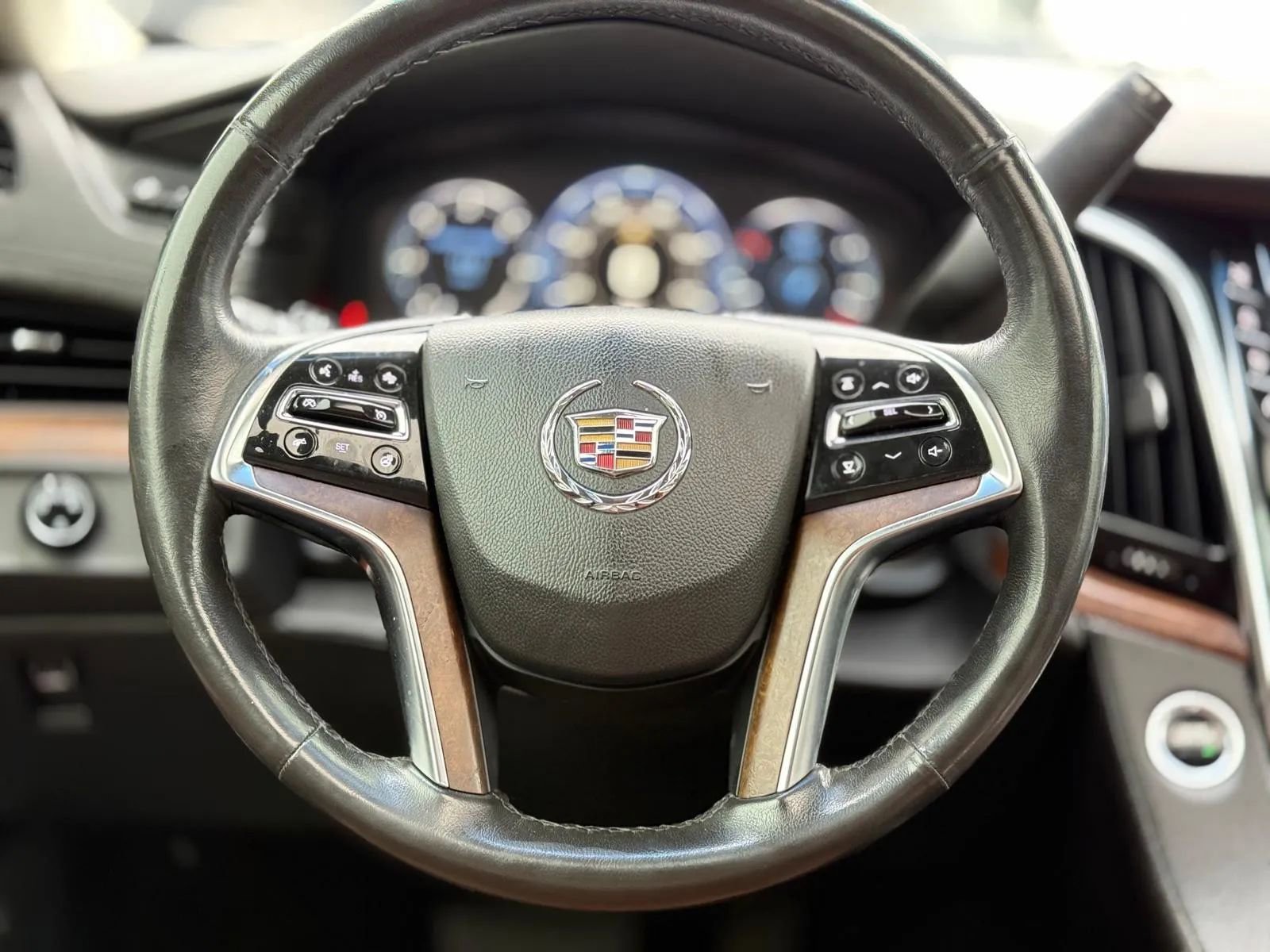 Used 2015 Cadillac Escalade Premium AWD/4WD image 17