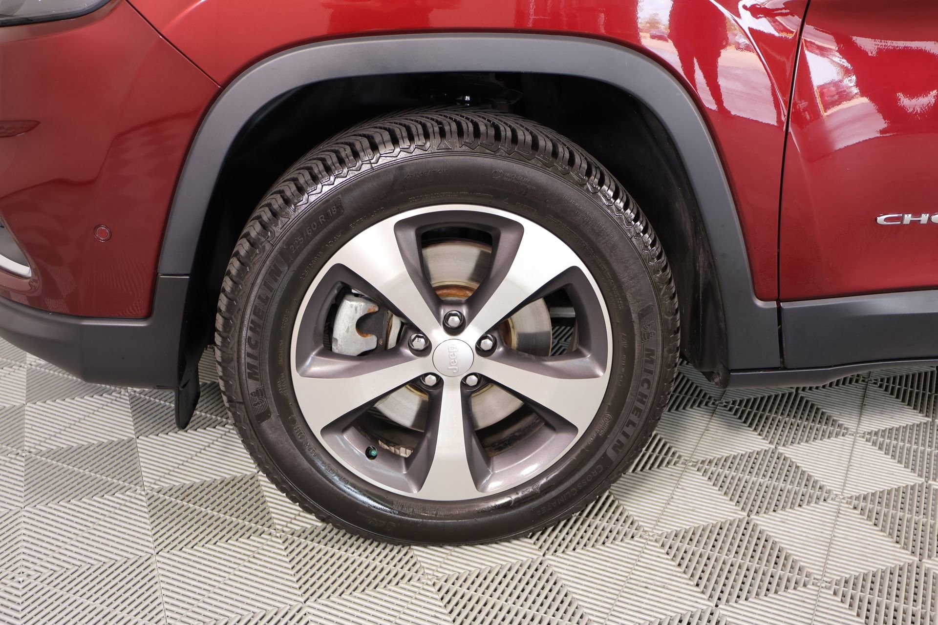 Used 2021 Jeep Cherokee Limited w/ Elite Package AWD/4WD image 18