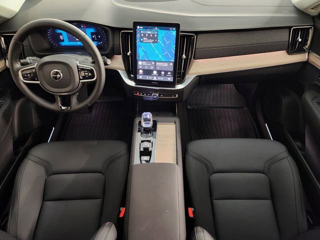 Used 2025 Volvo XC90 B5 Core w/ Protection Package image 4