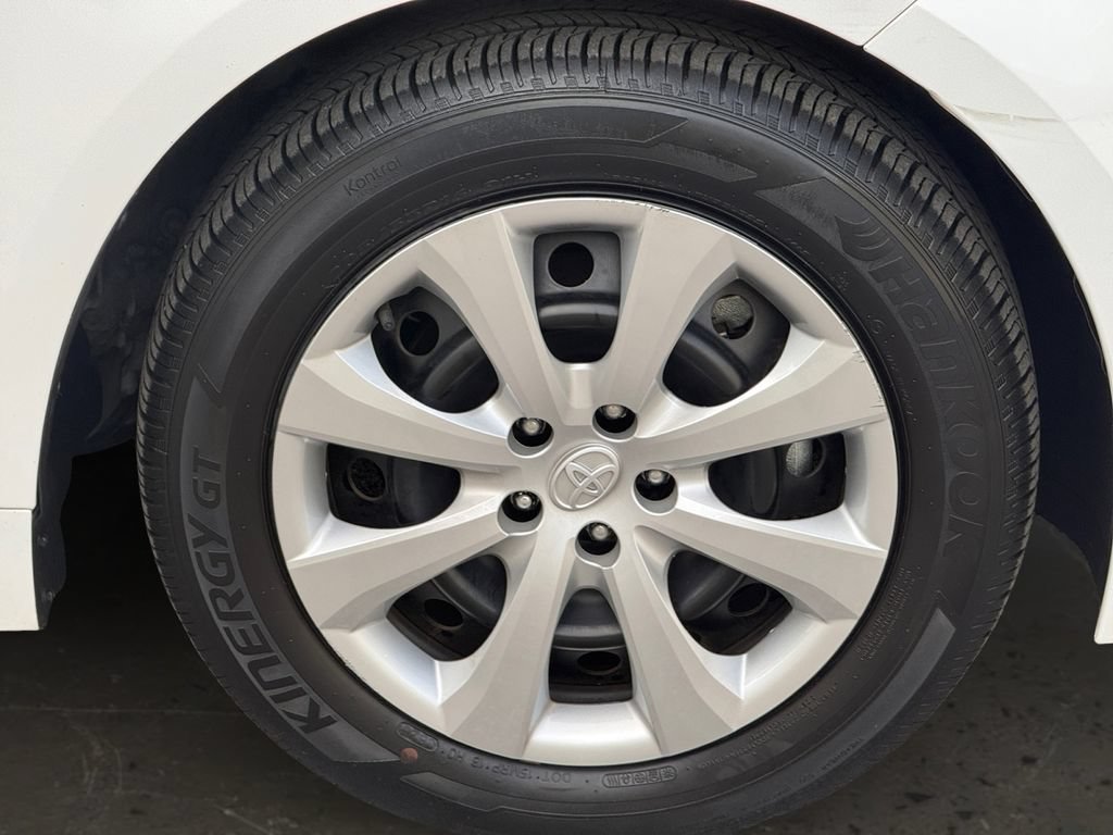 Used 2025 Toyota Corolla LE FWD image 9