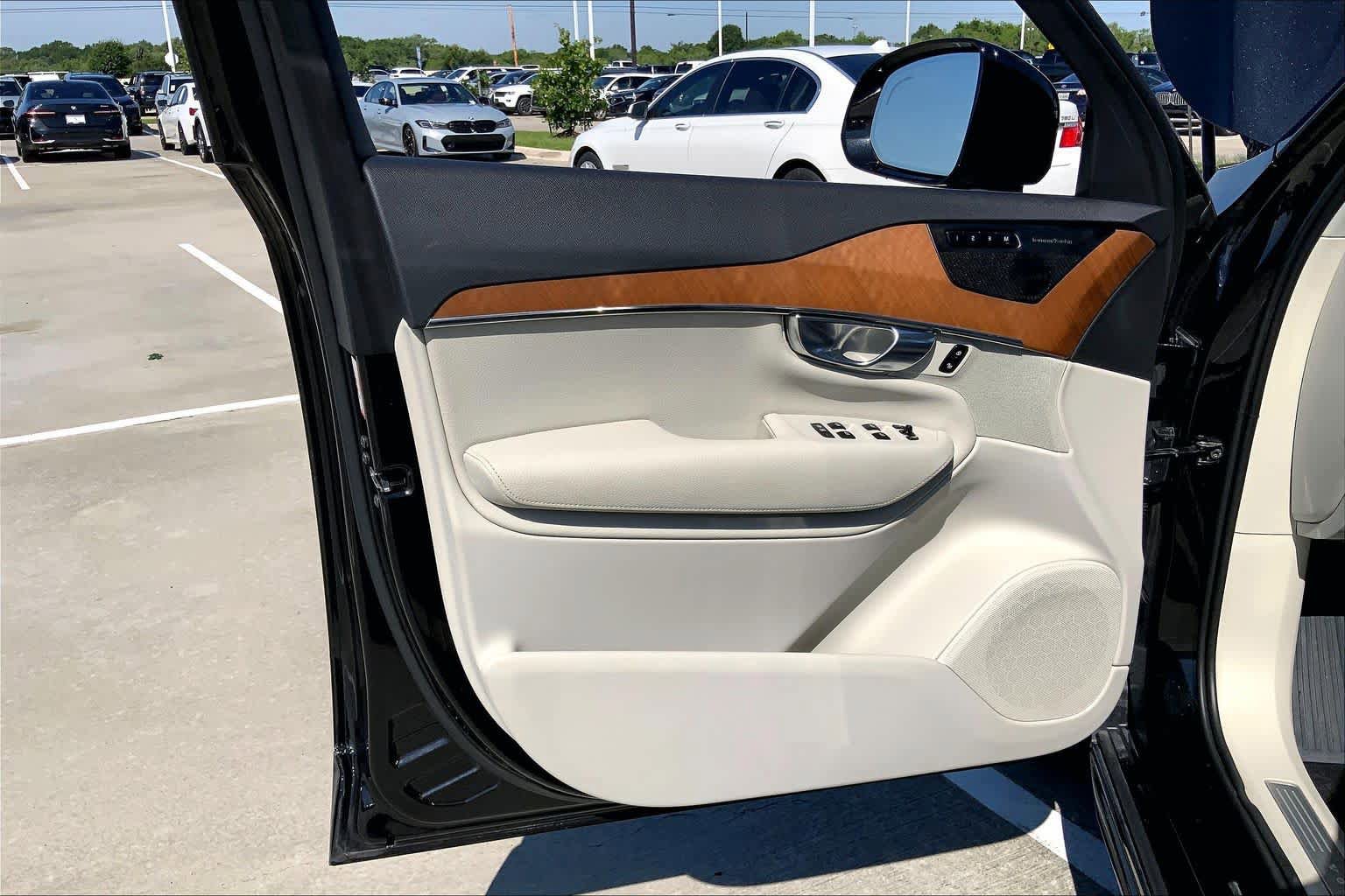 Used 2021 Volvo XC90 T6 Momentum w/ Advanced Package AWD/4WD image 25