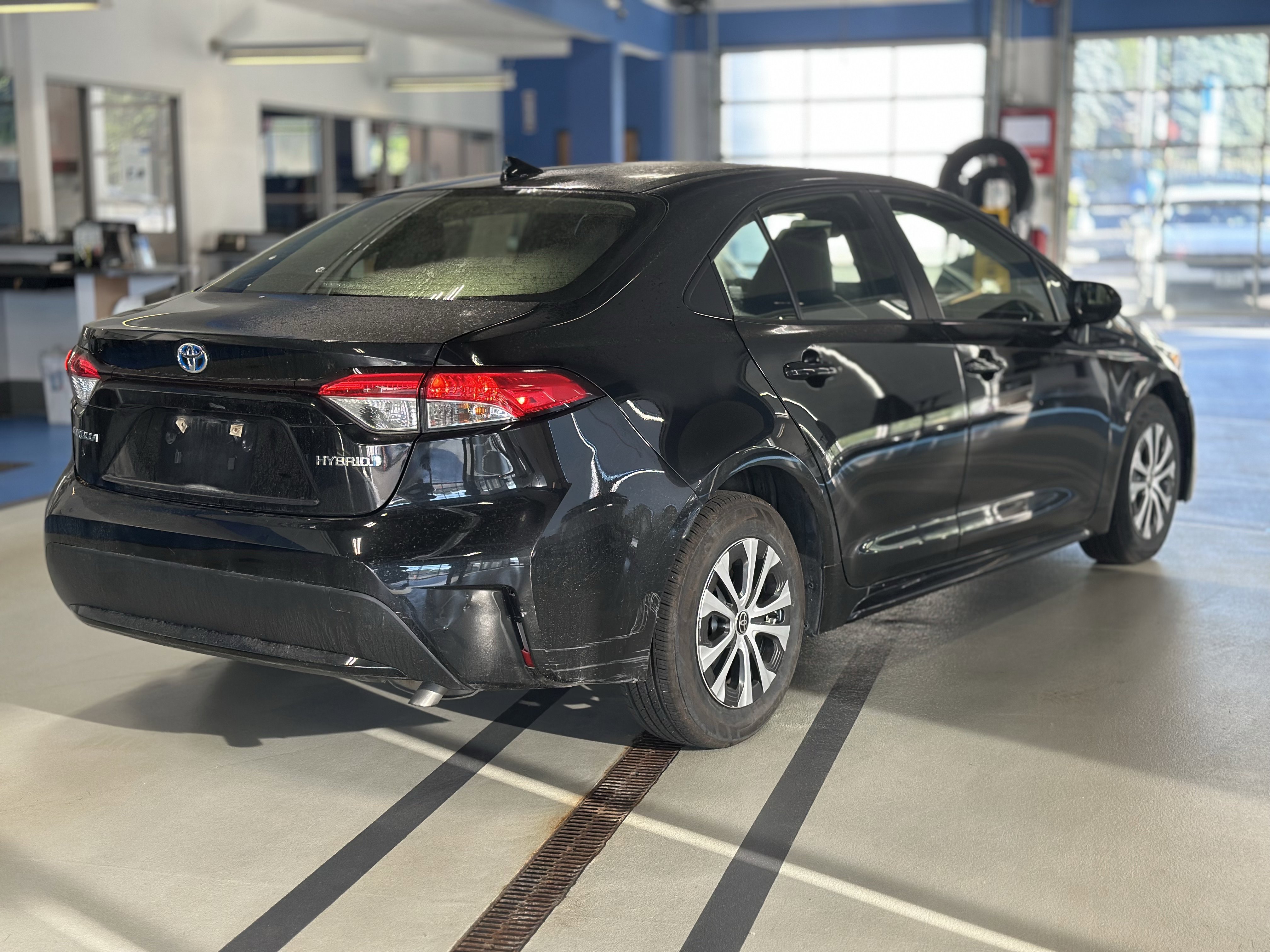 Used 2022 Toyota Corolla LE w/ Premium Interior Package FWD image 5