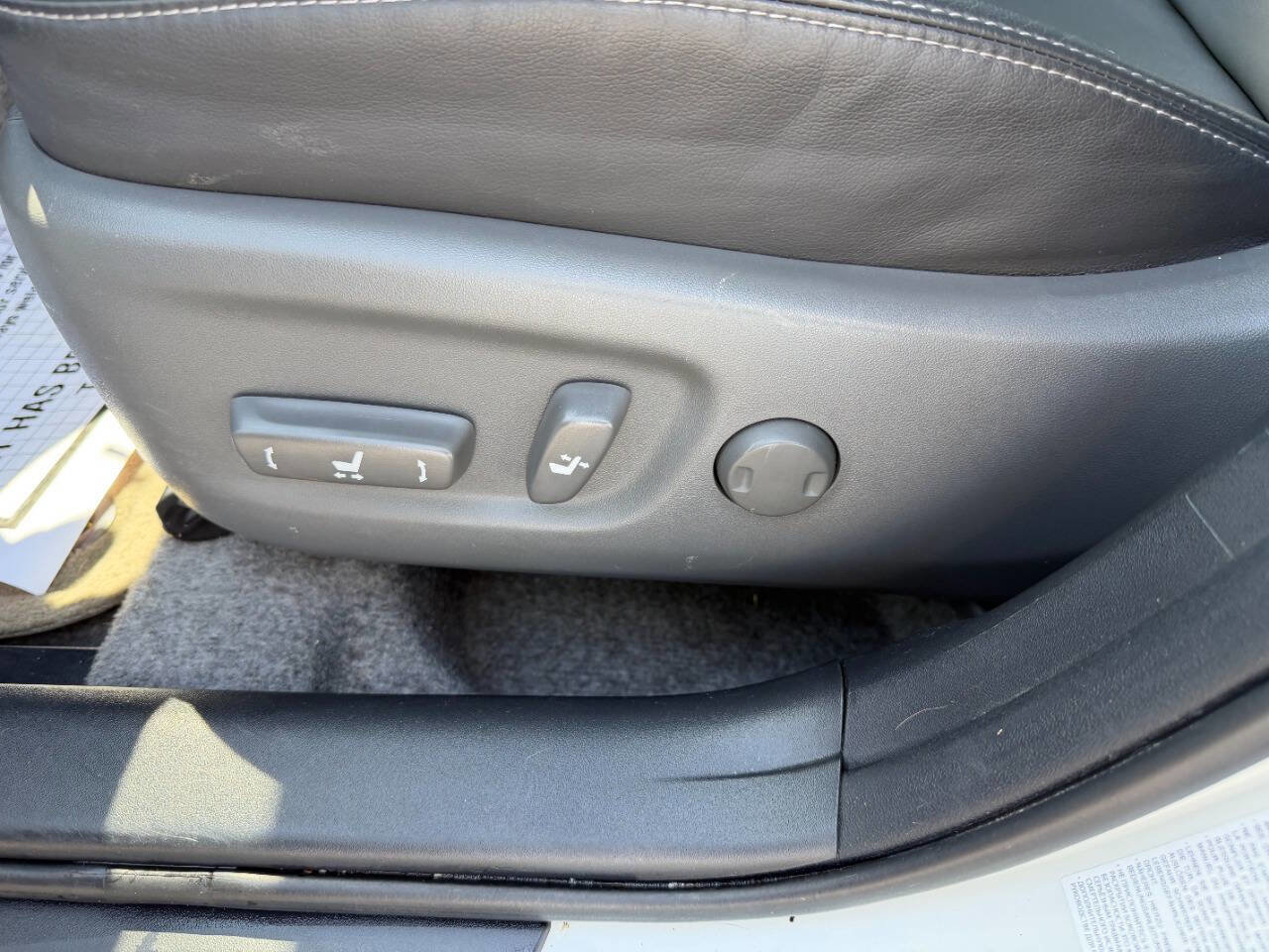 Used 2013 Toyota Prius Four w/ Deluxe Solar Roof Pkg FWD image 19
