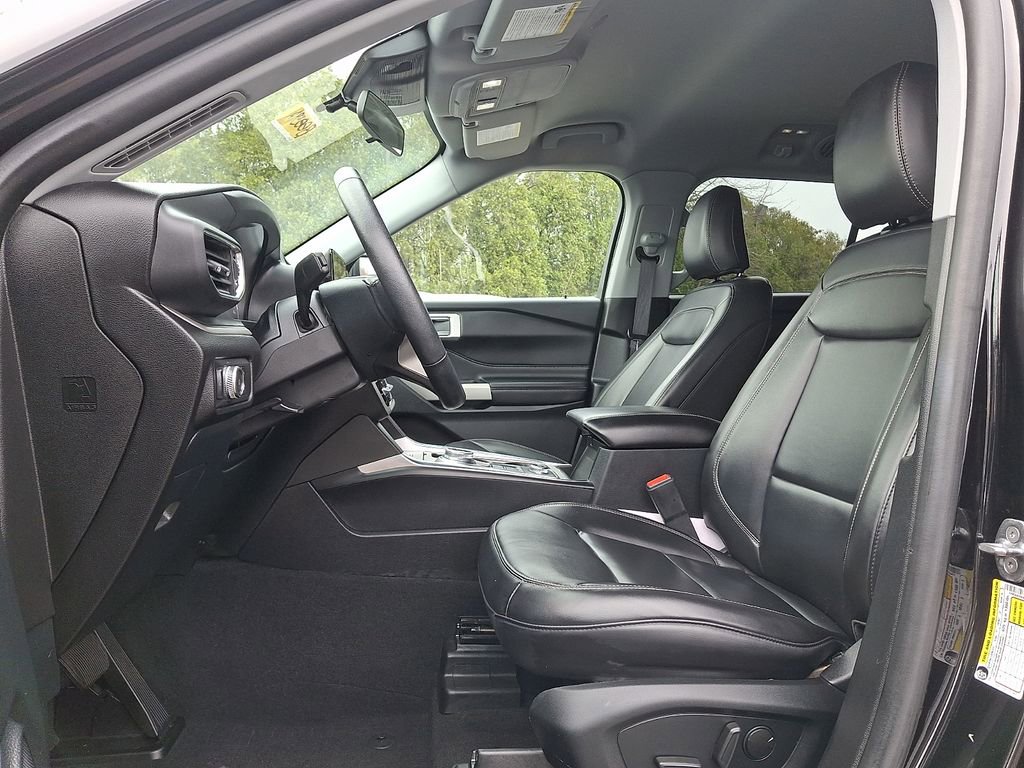 Used 2021 Ford Explorer XLT w/ Equipment Group 202A image 14