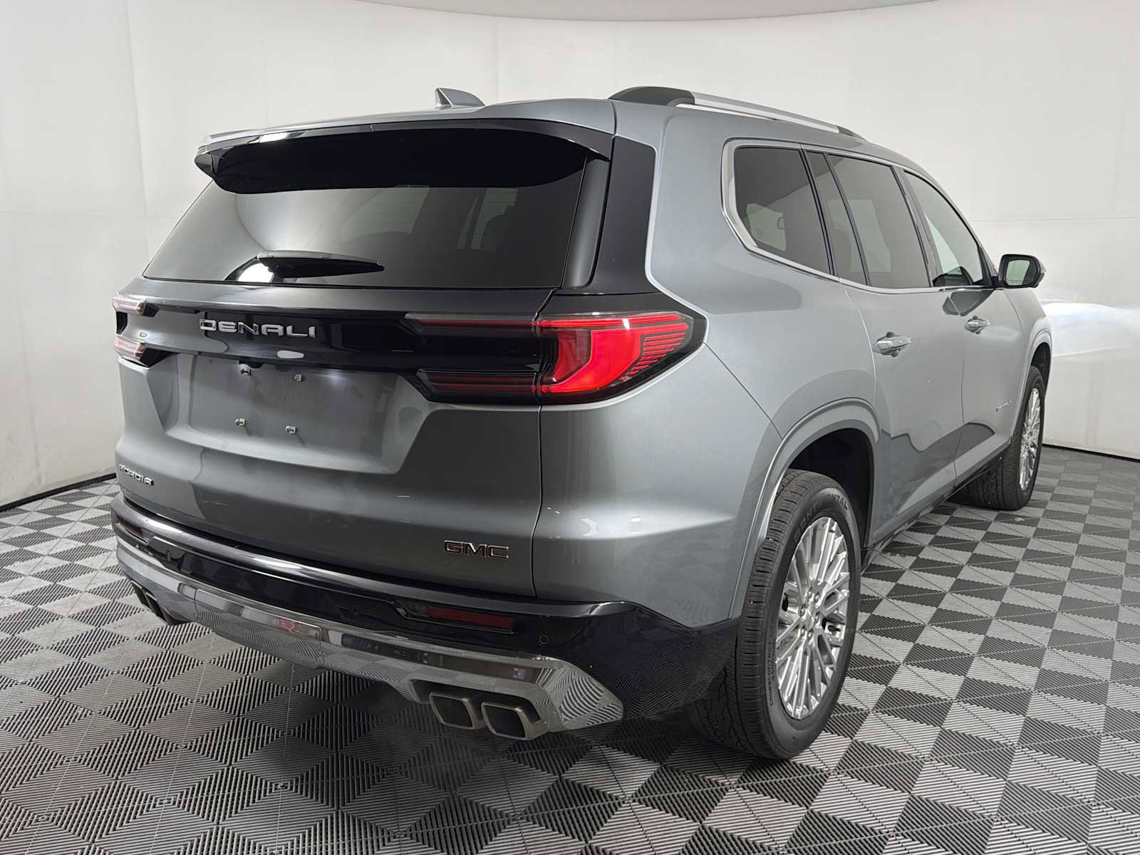 Used 2024 GMC Acadia Denali FWD image 6