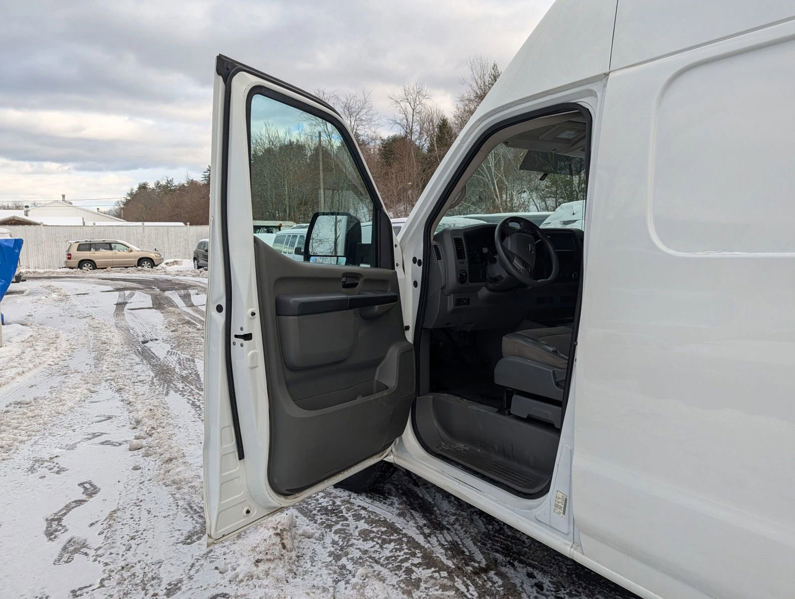 Used 2020 Nissan NV 2500 SV image 10