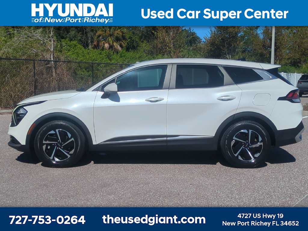 Used 2023 Kia Sportage LX FWD image 2