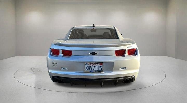 Used 2010 Chevrolet Camaro SS RWD image 3