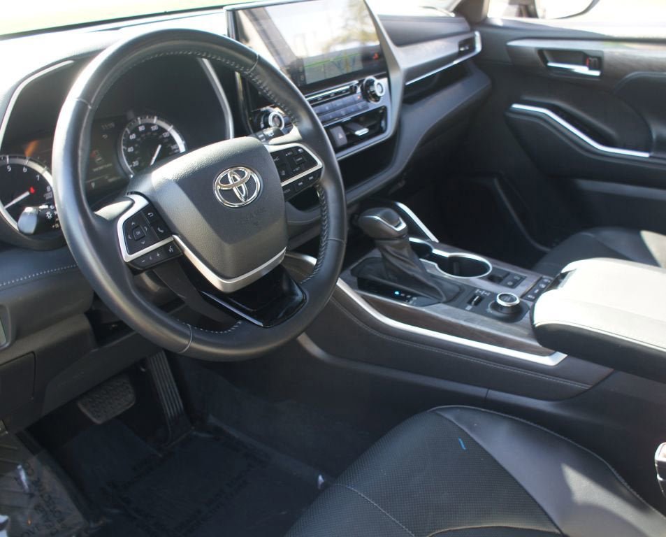 Used 2022 Toyota Highlander Limited AWD/4WD image 15