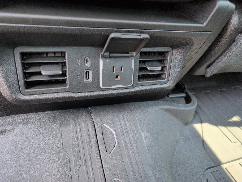 Used 2024 GMC Sierra 1500 SLT image 17