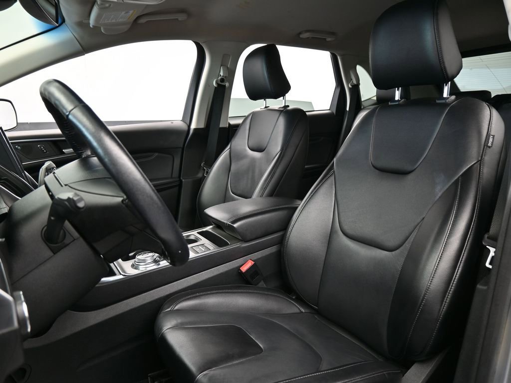 Used 2022 Ford Edge Titanium image 10