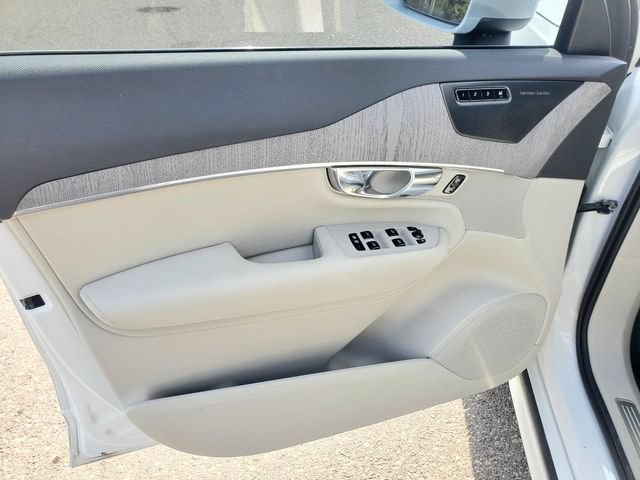 Certified 2025 Volvo XC90 T8 Plus w/ Protection Package Premier AWD/4WD image 10