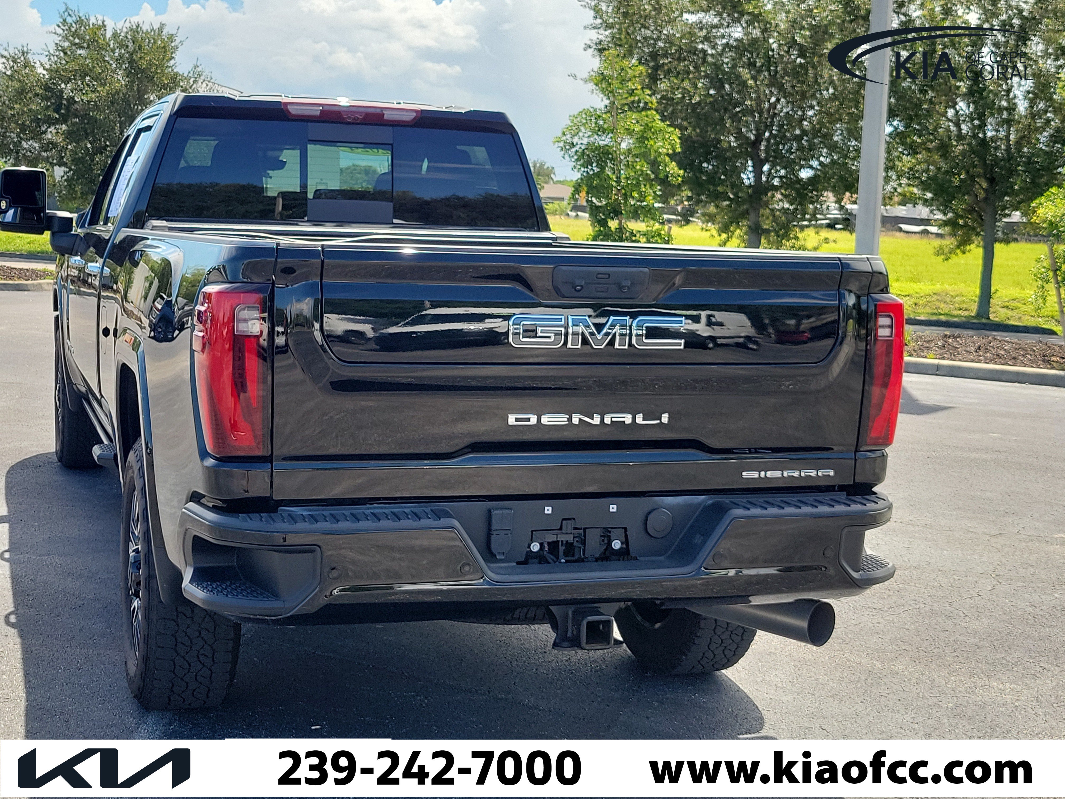 Used 2024 GMC Sierra 3500 Denali Ultimate AWD/4WD image 5