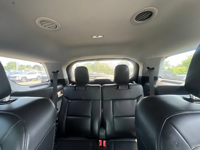 Used 2021 Ford Explorer XLT w/ Equipment Group 202A AWD/4WD image 17