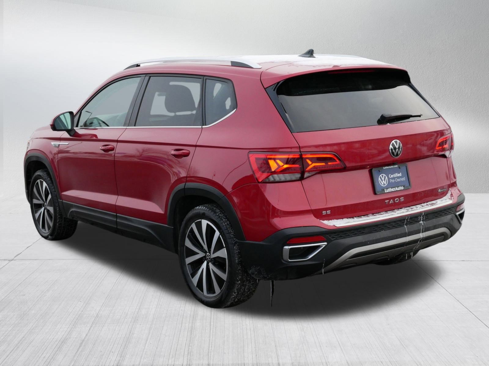 Certified 2023 Volkswagen Taos SE w/ Panoramic Sunroof Package image 5
