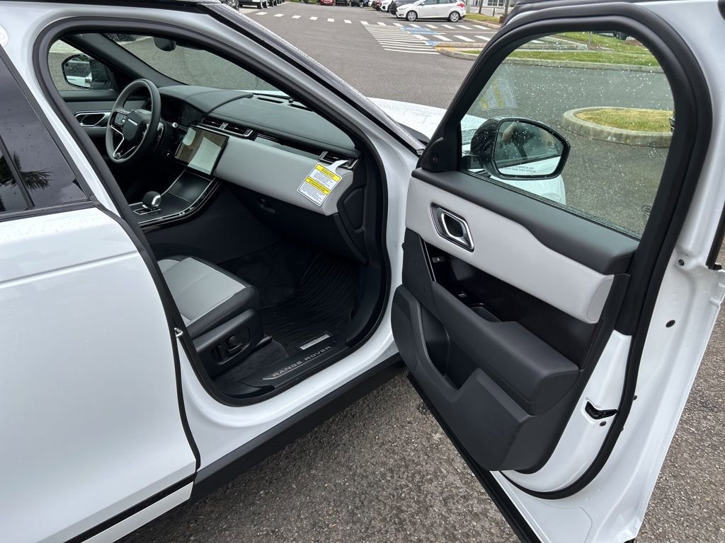 New 2026 Land Rover Range Rover Velar Dynamic SE image 19