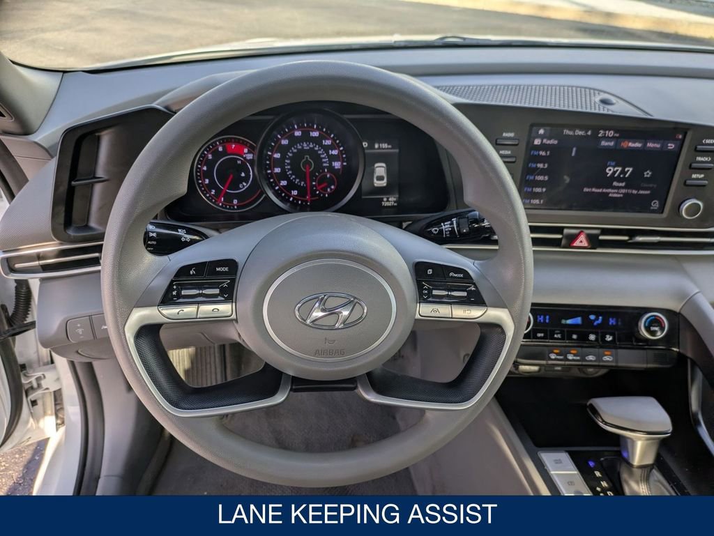 Used 2022 Hyundai Elantra SEL image 15