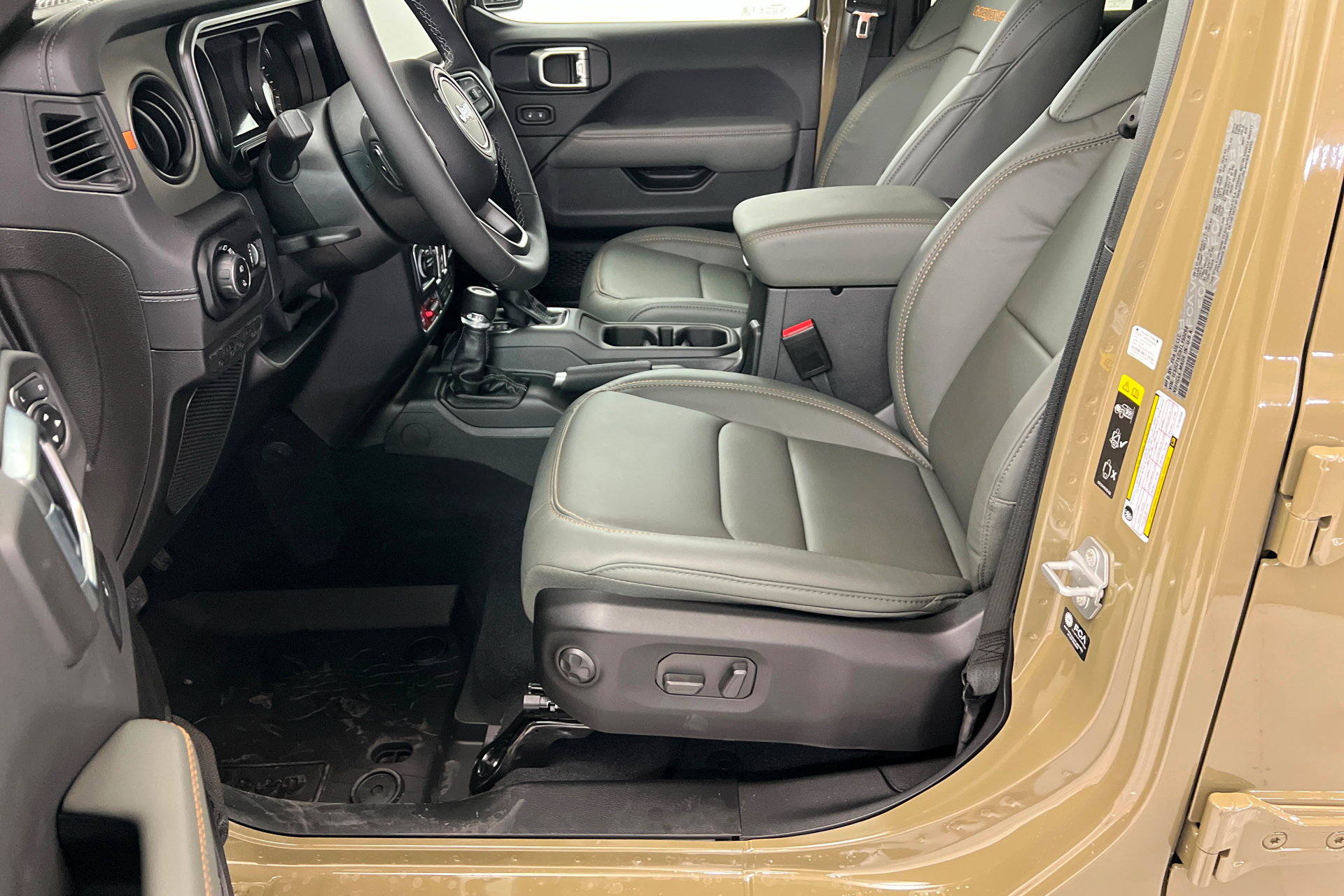 New 2026 Jeep Gladiator Mojave w/ Safety Group AWD/4WD image 18