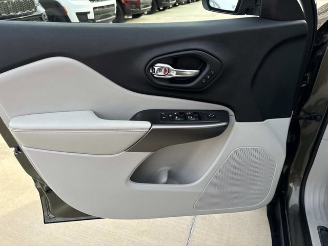 Used 2019 Jeep Cherokee Limited image 22