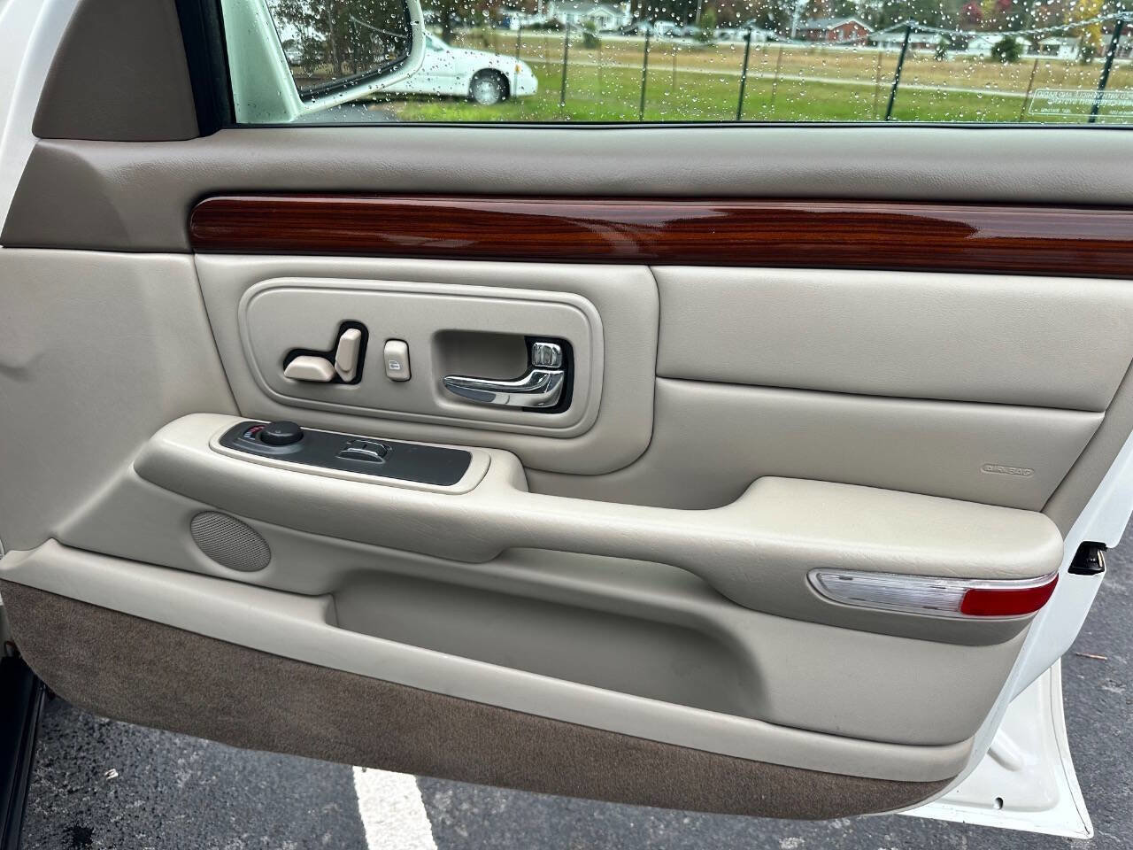 Used 1998 Cadillac De Ville D'Elegance w/ Safety/Security Pkg FWD image 26