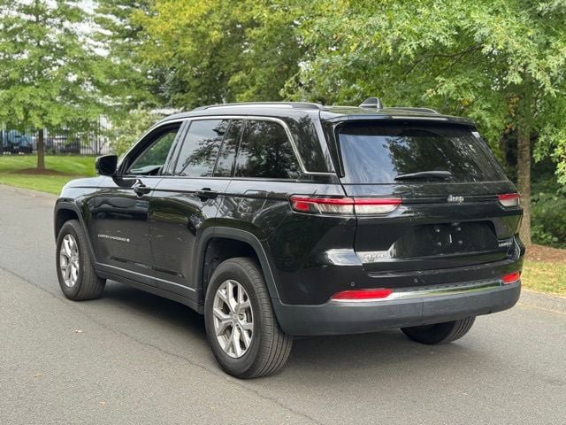 Certified 2022 Jeep Grand Cherokee Limited AWD/4WD image 3