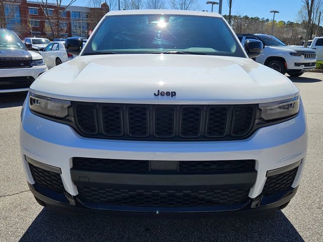 Used 2022 Jeep Grand Cherokee L Limited w/ Black Appearance Package image 2