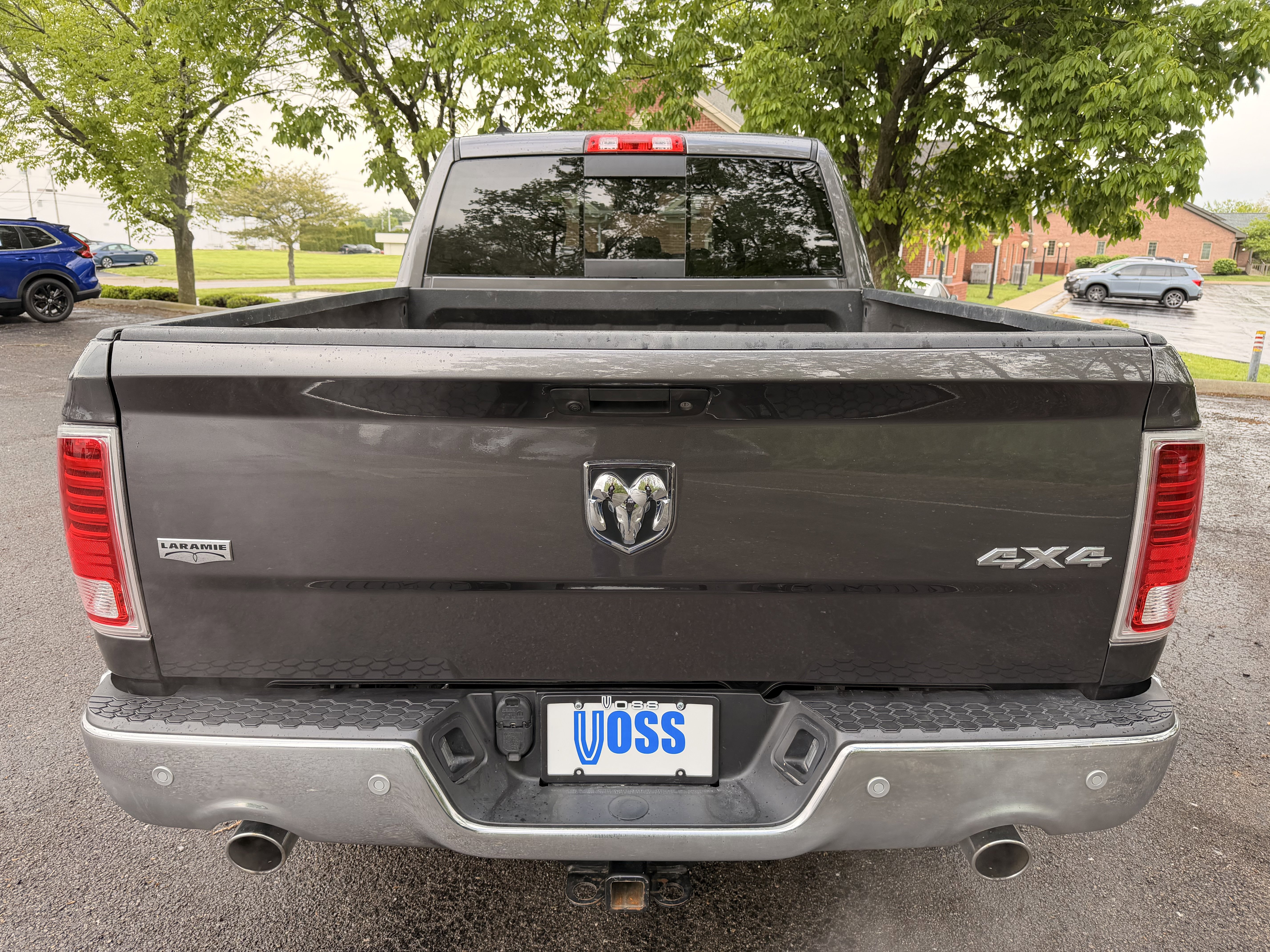 Used 2017 RAM 1500 Laramie w/ Convenience Group AWD/4WD image 4